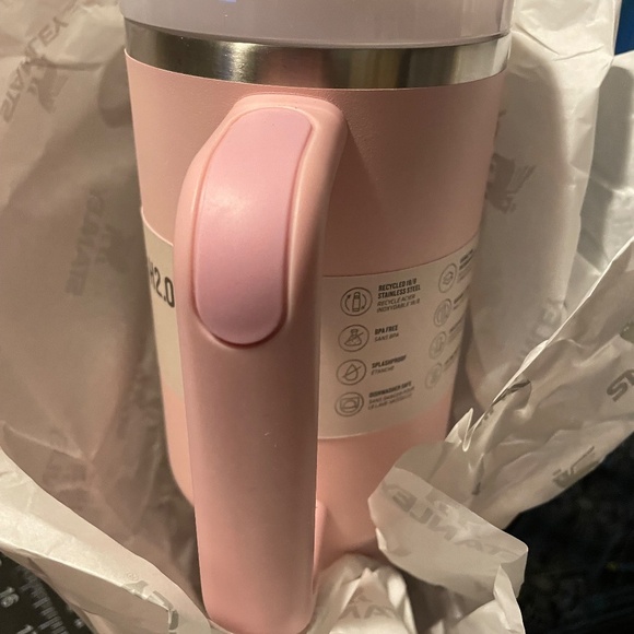 Stanley Cup Pink Quencher H2.0 flowstate 40oz Tumbler New in Box - Picture 4 of 7